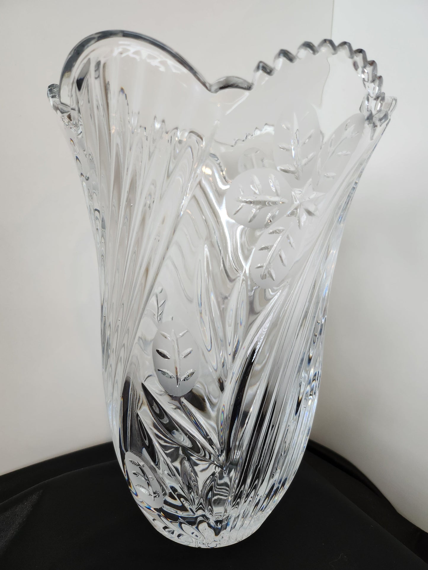 Large Polina Saw-Tooth Edge Crystal Vase