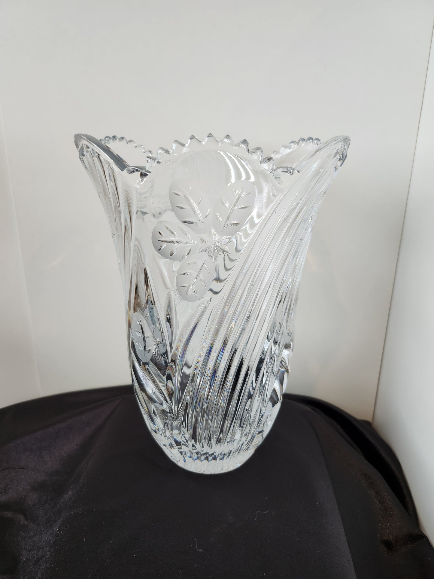 Large Polina Saw-Tooth Edge Crystal Vase