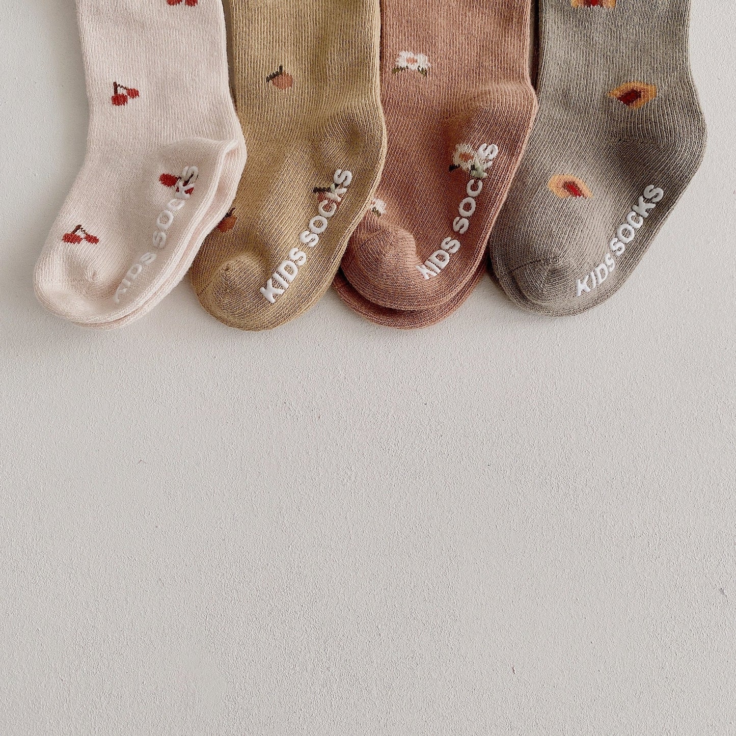 4 Pairs Girls Letters Print Accessories Socks
