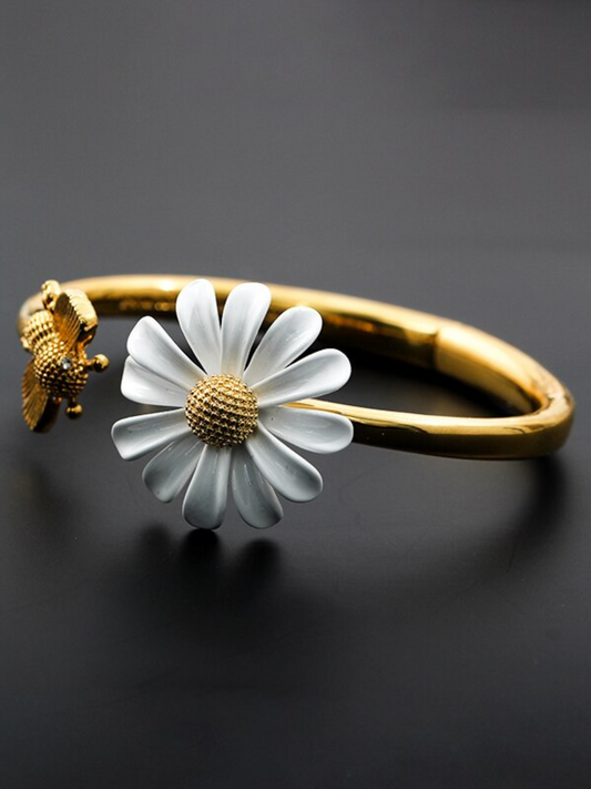 Pretty Petals Daisy Flower Bracelet