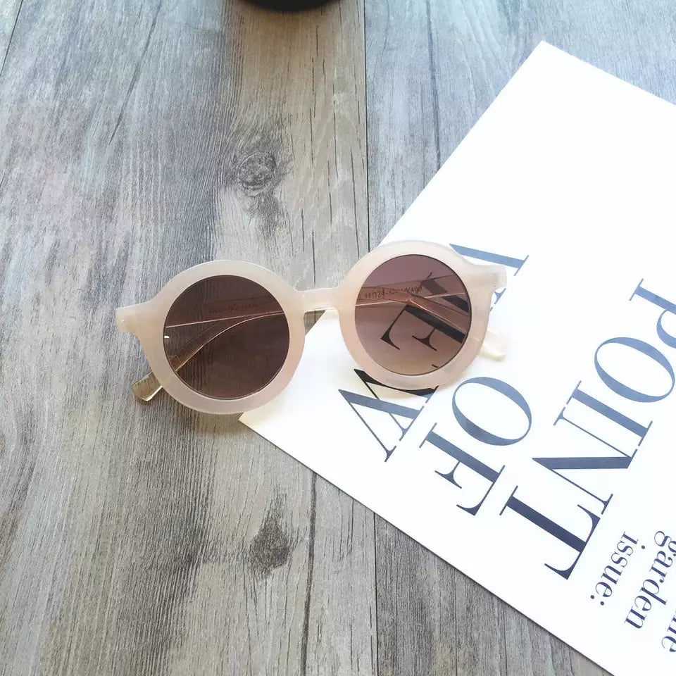 Retro Round Sunglasses / Eyewear