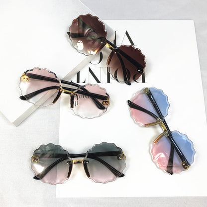 Round Scalloped Glasses