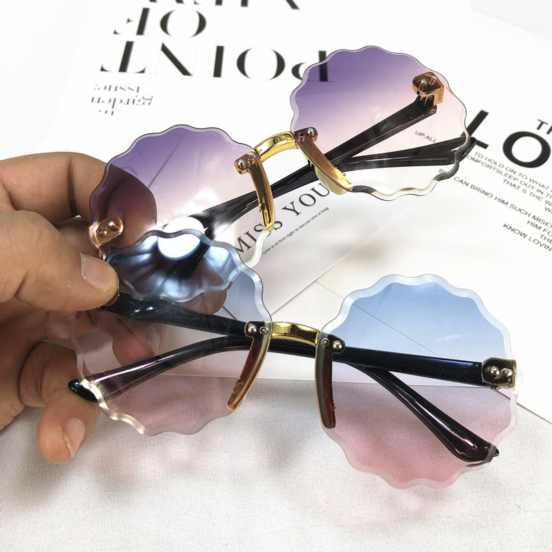 Round Scalloped Glasses