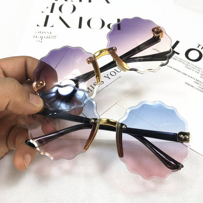 Round Scalloped Glasses