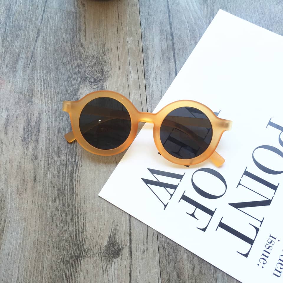 Retro Round Sunglasses / Eyewear