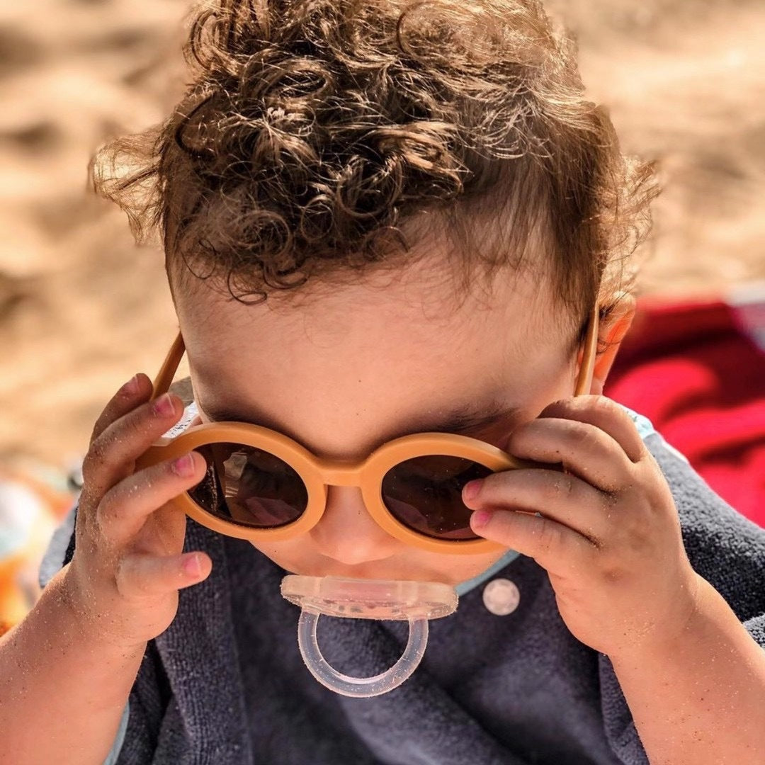 Retro Round Sunglasses / Eyewear