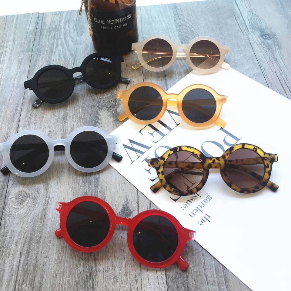 Retro Round Sunglasses / Eyewear