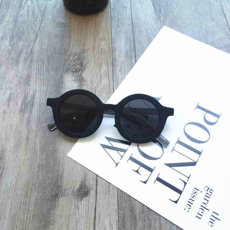 Retro Round Sunglasses / Eyewear