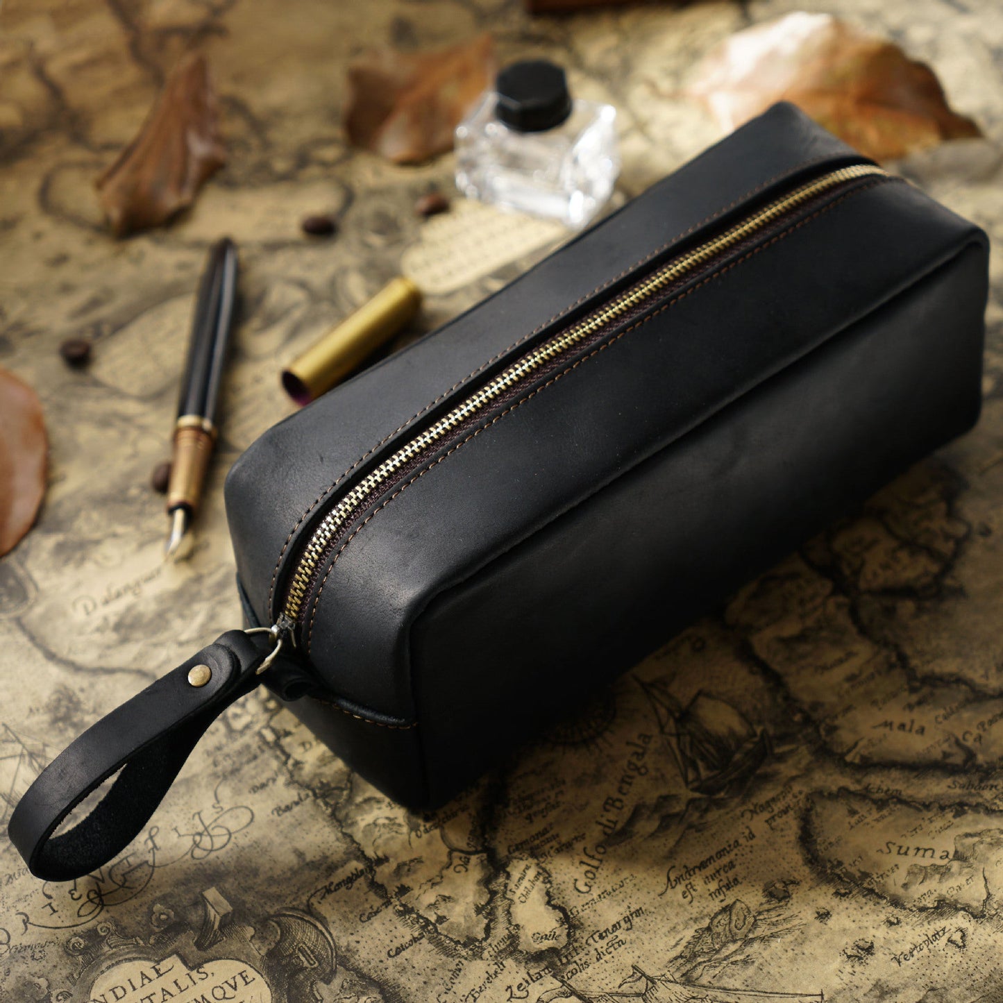 Header Cowhide Square Retro Mad Horse Leather Zipper Pens