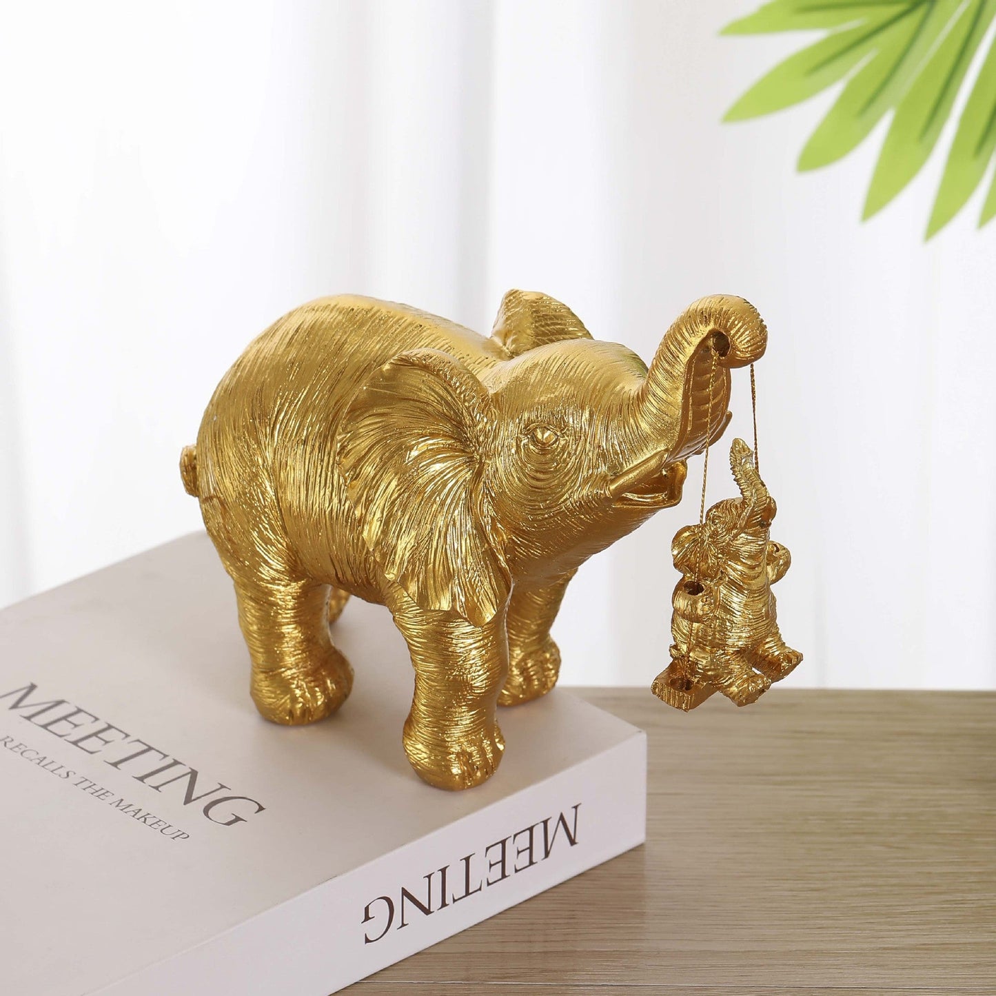 Mother's Day Cartoon Cradle Elephant Resin Ornaments