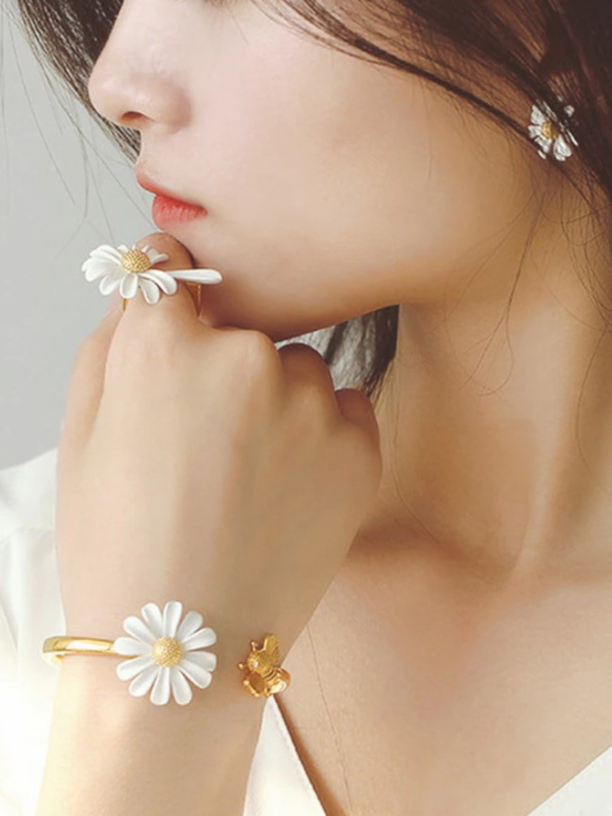 Pretty Petals Daisy Flower Ring