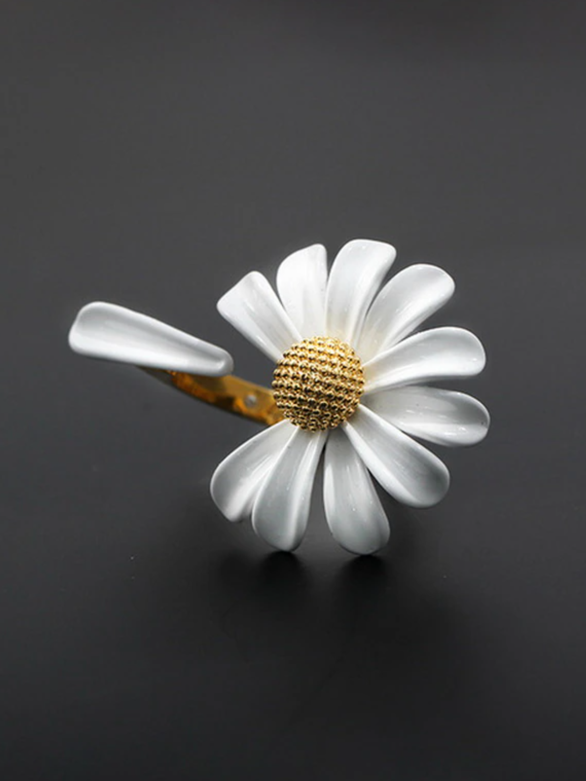 Pretty Petals Daisy Flower Ring