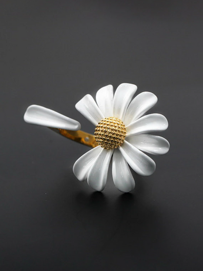 Pretty Petals Daisy Flower Ring