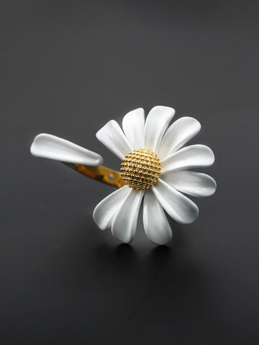 Pretty Petals Daisy Flower Ring