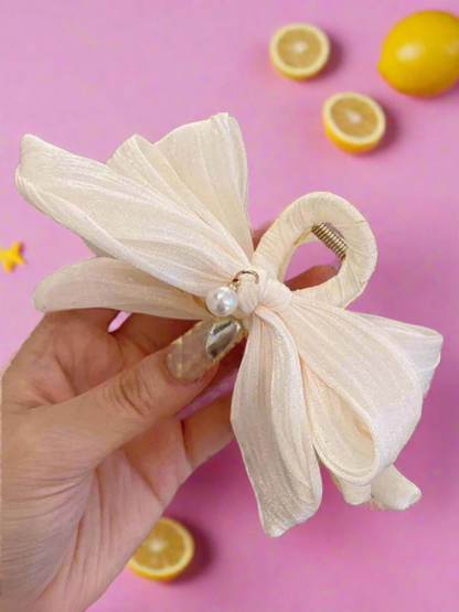 Strike A Pose Bow Claw Clip