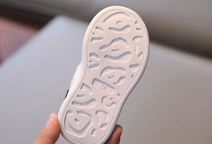 Bear-Decorated Sneakers: Fashionable Flats for Toddlers (1-6 years old)