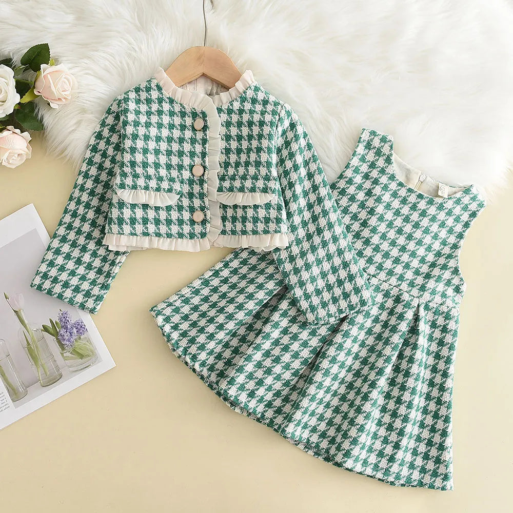 Checkered Pattern Outfit for Girls - Cozy and cute!