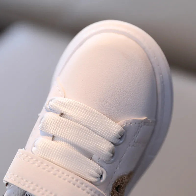 Bear-Decorated Sneakers: Fashionable Flats for Toddlers (1-6 years old)