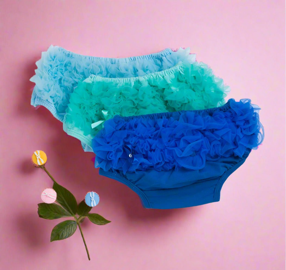 Cute Baby: Ruffled Diaper Covers