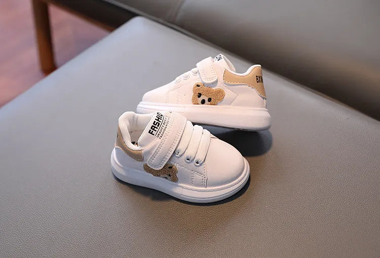 Bear-Decorated Sneakers: Fashionable Flats for Toddlers (1-6 years old)