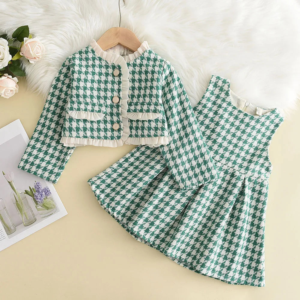 Checkered Pattern Outfit for Girls - Cozy and cute!