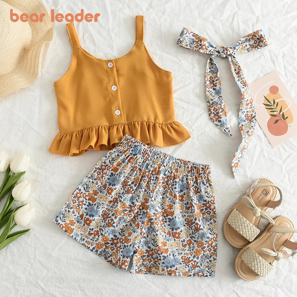 Summer Girl Outfit: Flower Shorts