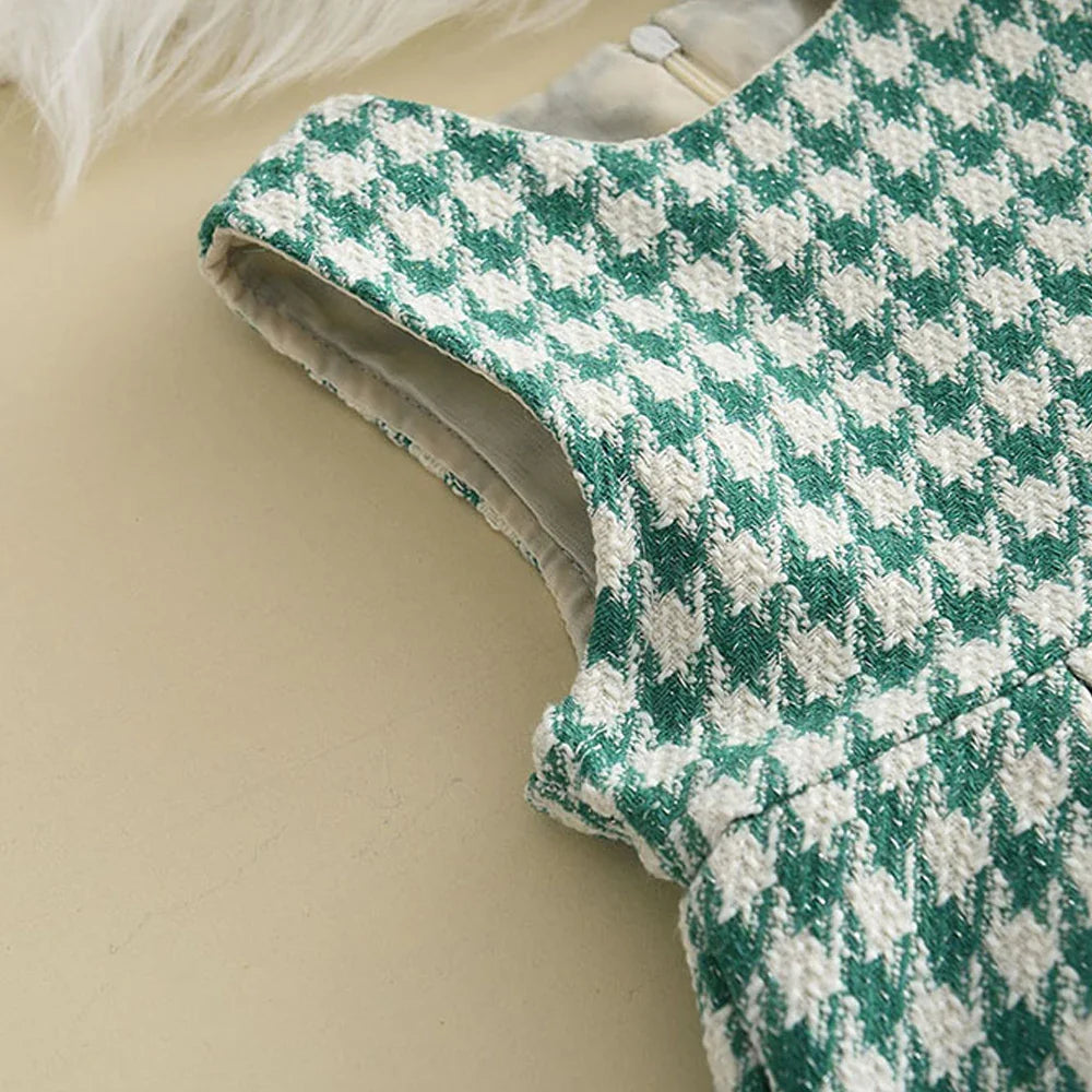 Checkered Pattern Outfit for Girls - Cozy and cute!
