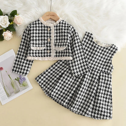 Checkered Pattern Outfit for Girls - Cozy and cute!