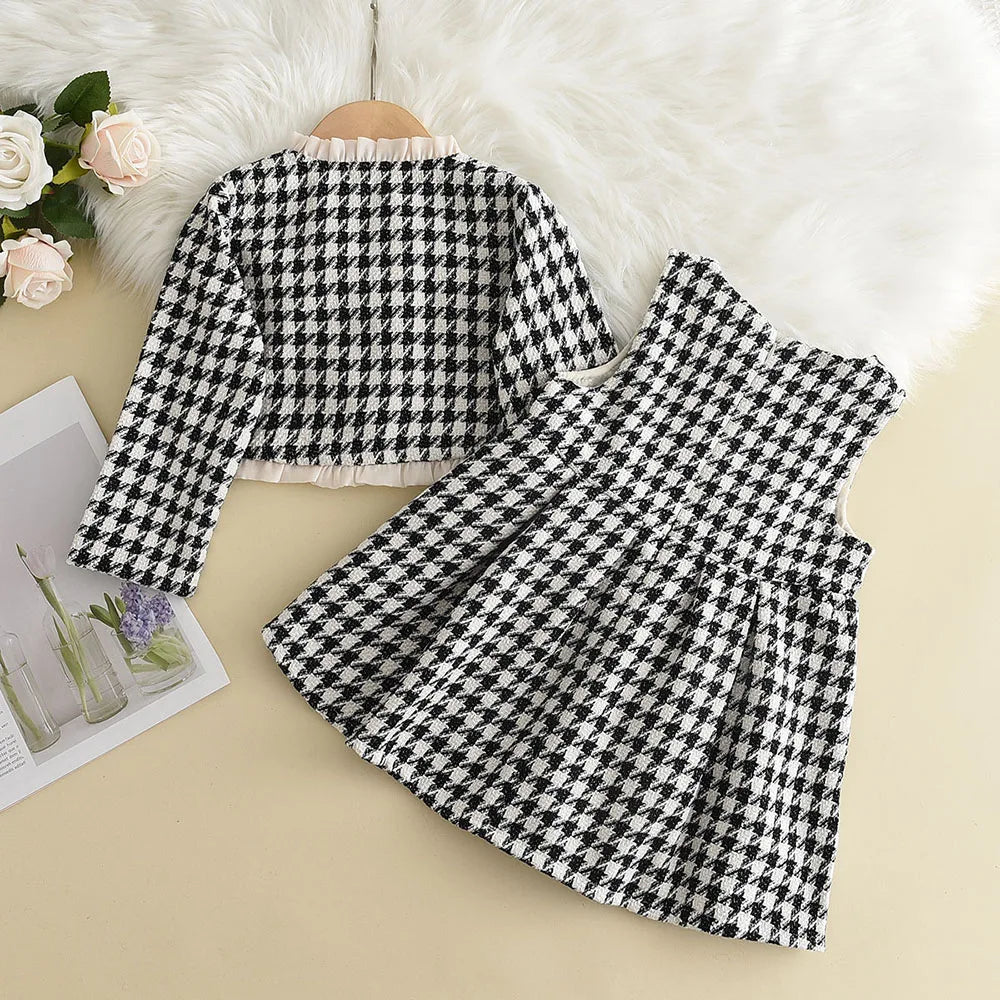Checkered Pattern Outfit for Girls - Cozy and cute!