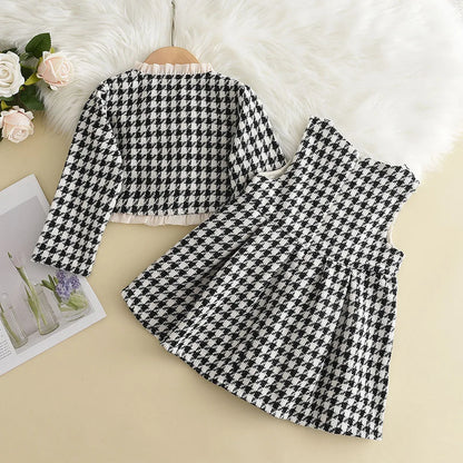 Checkered Pattern Outfit for Girls - Cozy and cute!