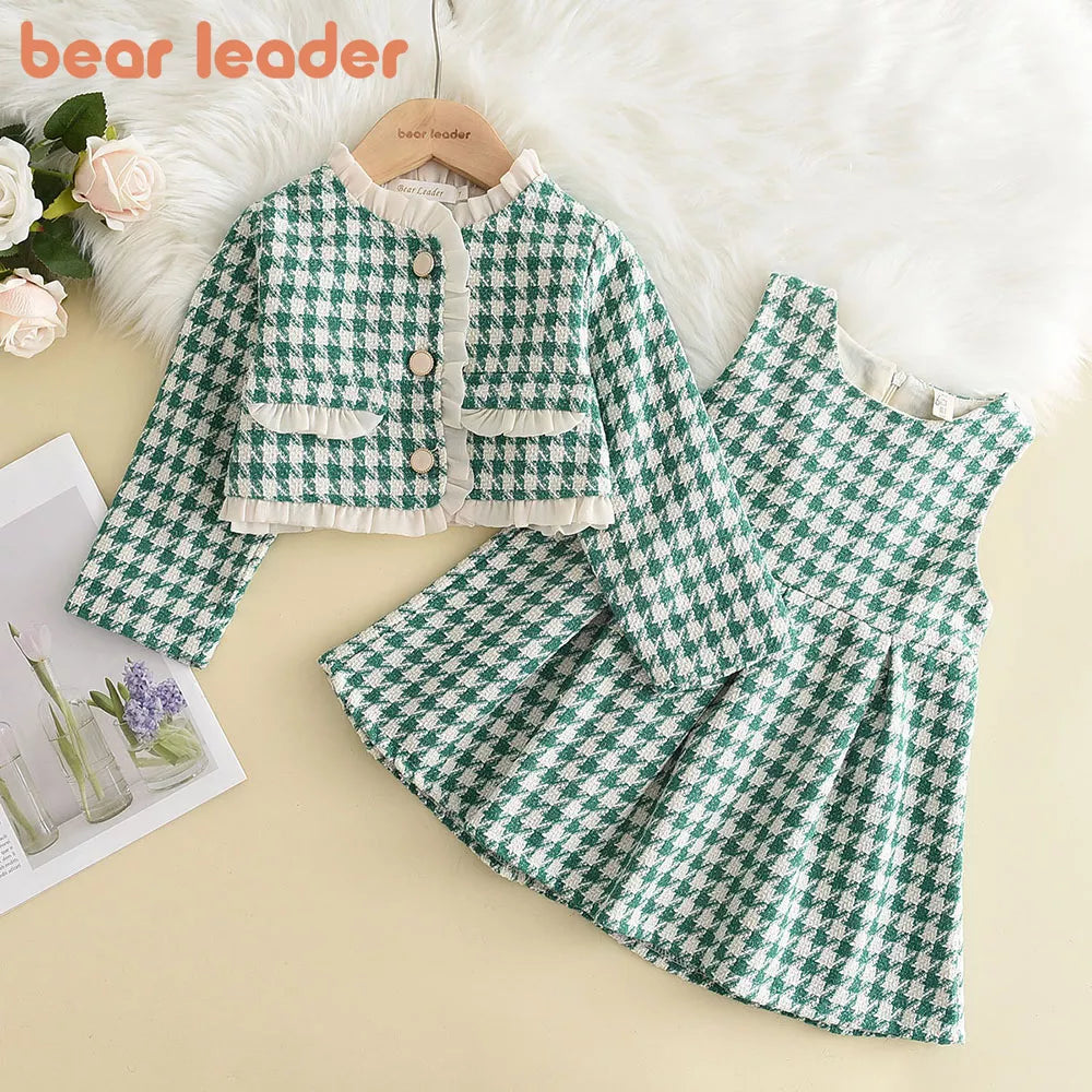 Checkered Pattern Outfit for Girls - Cozy and cute!