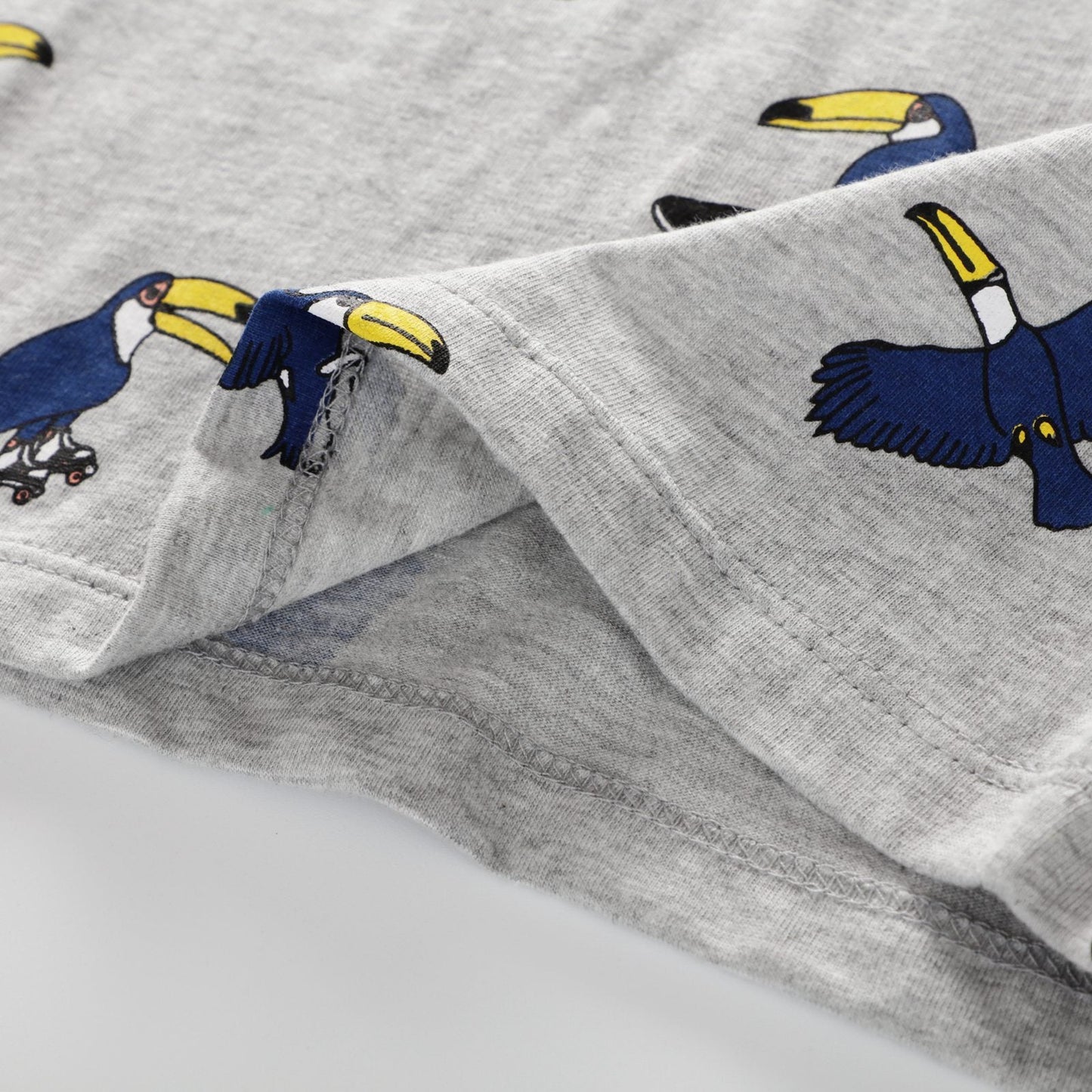 Children's short sleeved excavator embroidered round neck